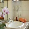 room.images[0].caption