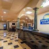 Days Inn & Suites by Wyndham Clovis