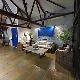 Colonial Palms Motor Inn