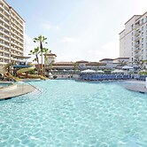 The Waterfront Beach Resort, A Hilton Hotel