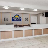 Days Inn & Suites by Wyndham Arlington Heights