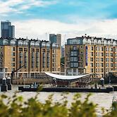 a&o London Docklands Riverside