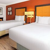 La Quinta Inn by Wyndham Pittsburgh Airport