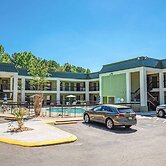 Quality Inn & Suites near Six Flags - Austell