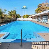 Days Inn by Wyndham Dubuque