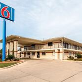 Motel 6 San Antonio, TX - South IH-10 East