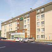 La Quinta Inn & Suites by Wyndham Baltimore N / White Marsh