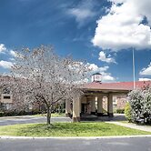 Red Roof Inn & Suites Hermitage