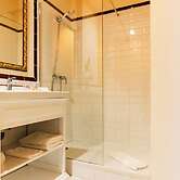 Ad Hoc Monumental Hotel