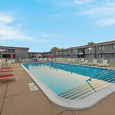 HomeTowne Studios by Red Roof Painted Post