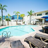 Hotel d’Lins Ontario Airport