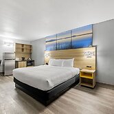 Days Inn & Suites by Wyndham Texas City