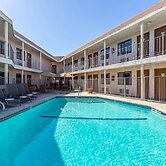 Rodeway Inn Magic Mountain Area