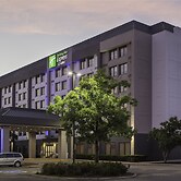 Holiday Inn Express & Suites Mississauga-Toronto Southwest by IHG