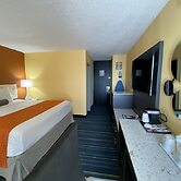 Howard Johnson by Wyndham Clifton NJ