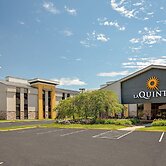 La Quinta Inn & Suites by Wyndham Detroit Metro Airport