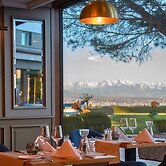 Everness Hotel & Resort