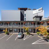 The Grove West Seattle Inn