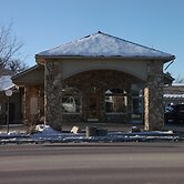 Econo Lodge Inn & Suites