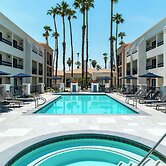 Courtyard By Marriott Palm Springs
