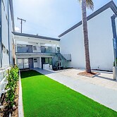 MC Pacific Inn & Suites