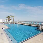 Holiday Inn Express & Suites Oceanfront by IHG