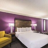 La Quinta Inn & Suites by Wyndham Cincinnati Sharonville