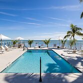 Pines & Palms Resort