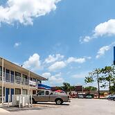 Motel 6 Victoria, TX