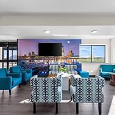 Clarion Pointe Milwaukee Airport