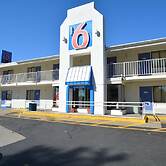 Motel 6 Chicopee, MA - Springfield
