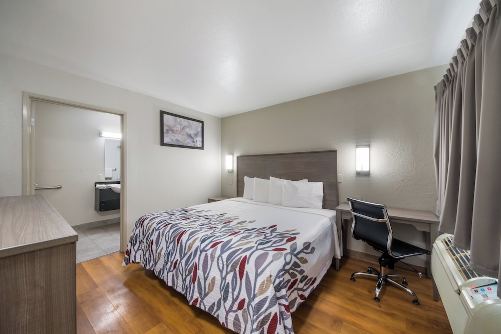 Red Roof Inn San Antonio E – Frost Bank Center