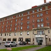 Prince Arthur Waterfront Hotel & Suites