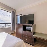 Prince Arthur Waterfront Hotel & Suites