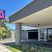 Studio 6 Suites Gardena, CA