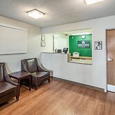 HomeTowne Studios by Red Roof Spokane - Valley