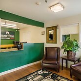 HomeTowne Studios By Red Roof Denver - Glendale/ Cherry Creek