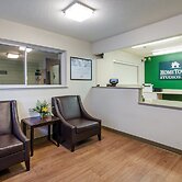 HomeTowne Studios by Red Roof Winston-Salem - University Pkwy