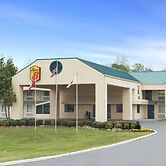 Super 8 by Wyndham Meridian