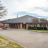 Econo Lodge Inn & Suites