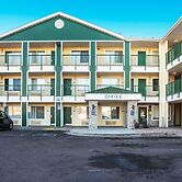 HomeTowne Studios By Red Roof Colorado Springs - Airport