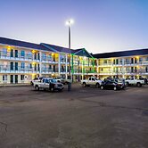 HomeTowne Studios By Red Roof Colorado Springs - Airport