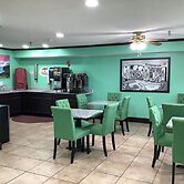 Super 8 by Wyndham Riverside/Kansas City