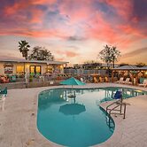 Hotel McCoy Tucson - Art, Coffee, Beer, Wine