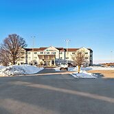 Clarion Pointe Mattoon near University