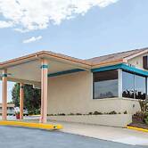 Travelodge by Wyndham Ridgeway Martinsville Area