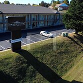 Brentwood Inn & Suites
