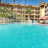 Ramada by Wyndham Burbank Airport