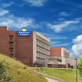 Days Inn & Suites by Wyndham Sutton Flatwoods