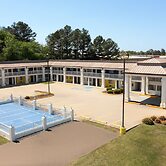 Days Inn & Suites by Wyndham Byram